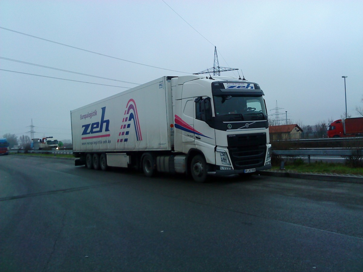 SZM Volvo FH mit Khlkofferauflieger der Spedition Zeh gesehen auf dem Parkplatz der Raststtte Dannstadt an der A 61 am 14.01.2014