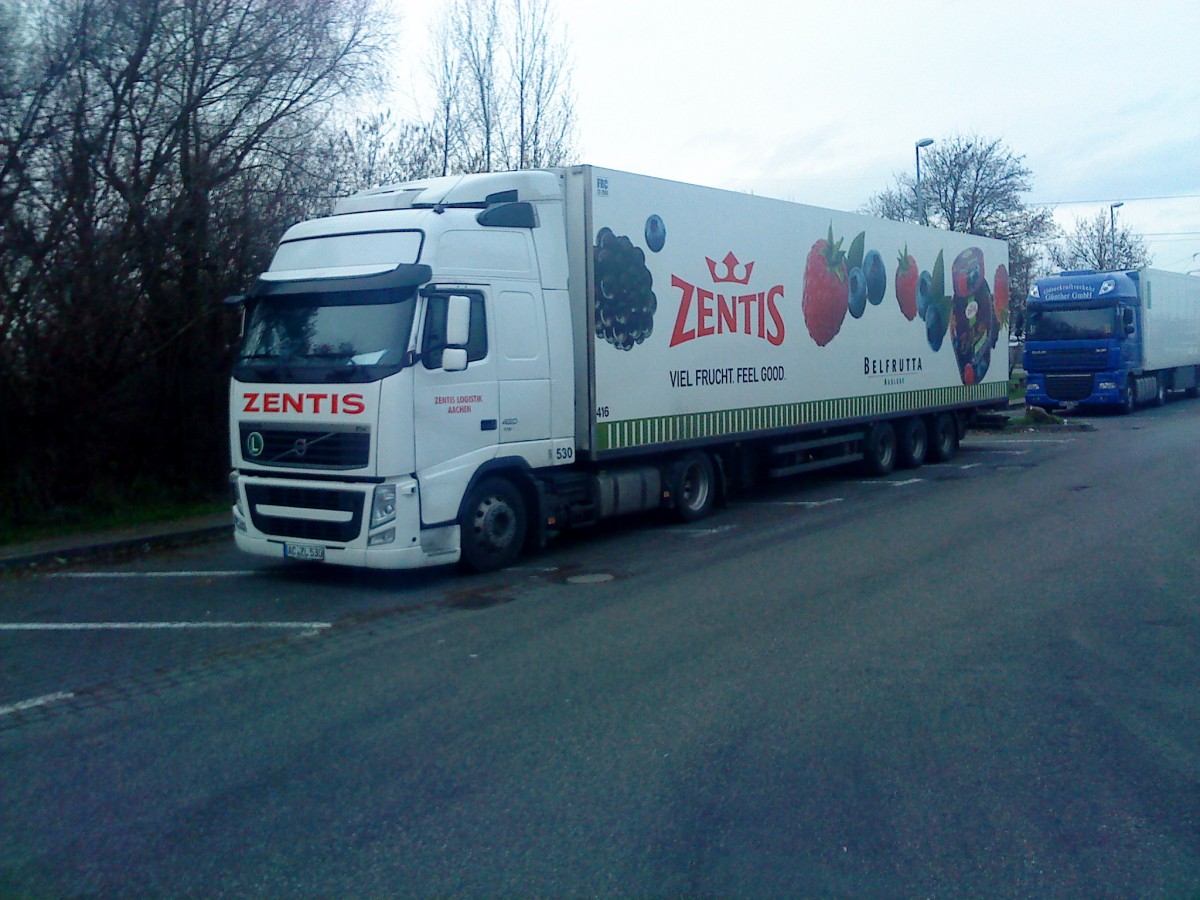 SZM Volvo FH mit Khlkofferauflieger der Zentis Logistik Aachen, gesehen auf dem Parkplatz der Raststtte Dannstadt an der A61^, am 15.01.2014