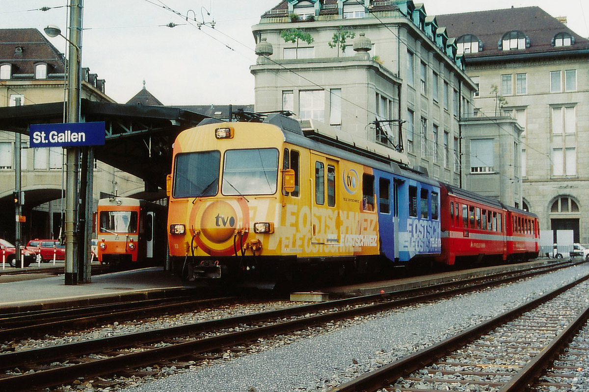 TB/AB: Zusammentreffen von Zügen der TB und der AB beim Endhalt St. Gallen im Sommer 2003.
Foto: Walter Ruetsch 