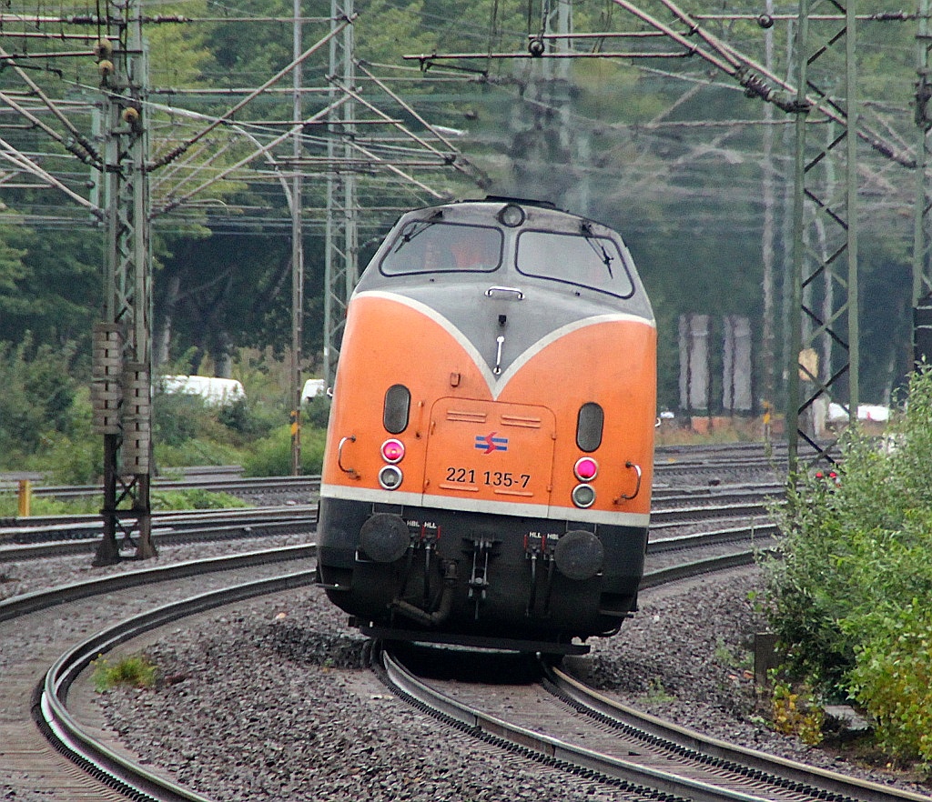 Tele-Nachschuss der 221 135-7 der Bocholter Eisenbahngesellschaft die am 7.9.12 überraschend durch HH-Harburg dieselte.
