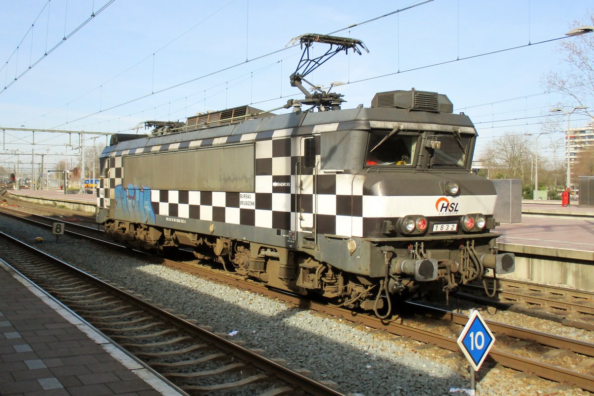 Tfzf fr 1832 durch Rotterdam centraal am 23 Mrz 2017.