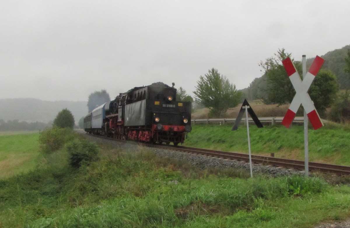 TG 50 3708-0 e.V. mit dem DLr 90147 von Freyburg zur Abstellung nach Karsdorf, am 13.09.2014 bei Balgst�dt.