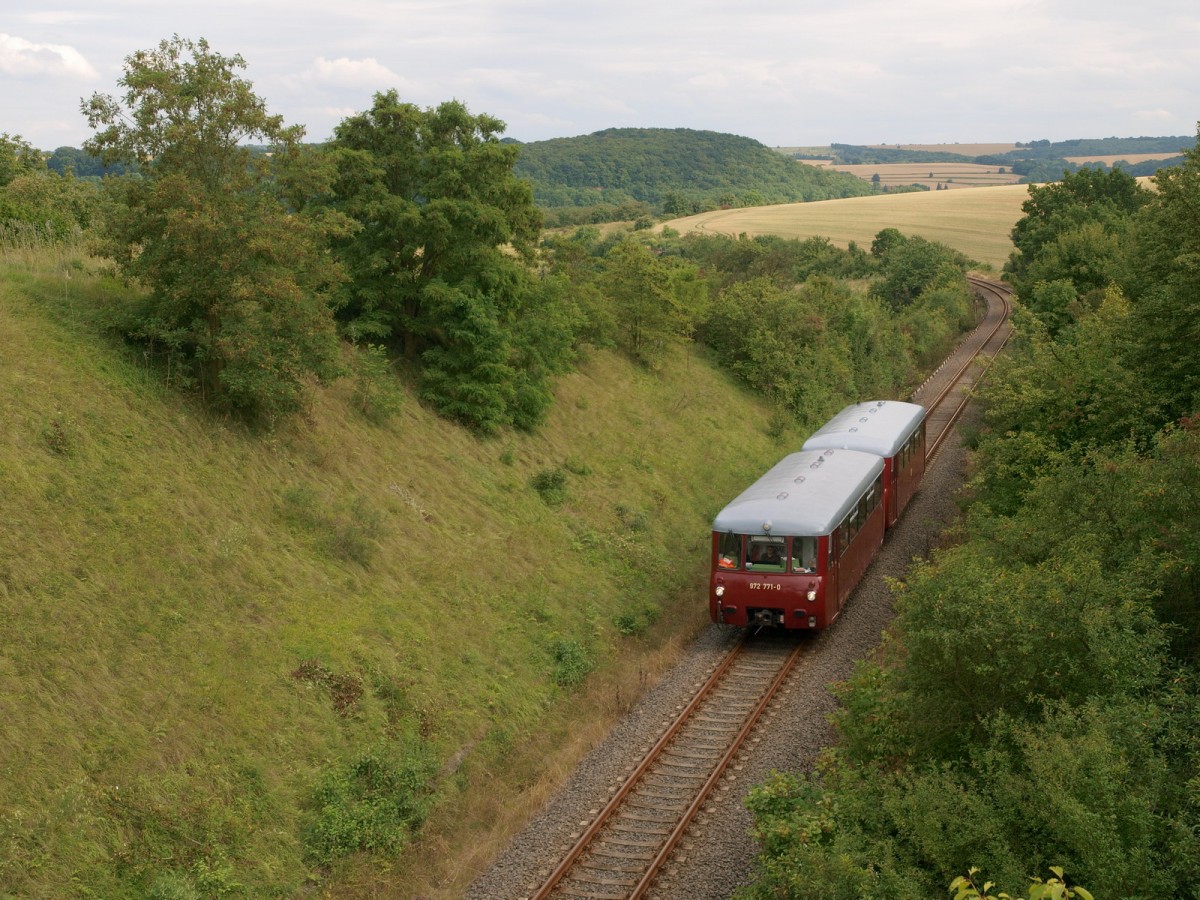 TG Ferkeltaxi 972 771-0 + 171 056-5 als DPE 33896 von Teuchern nach Naumburg Ost, am 12.07.2009 bei Wethau. (Foto: Steffen Tautz)
