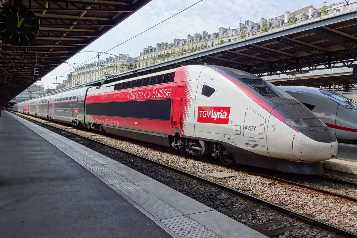 TGV 4721 steht am 24 Mai 2019 in Paris Est.