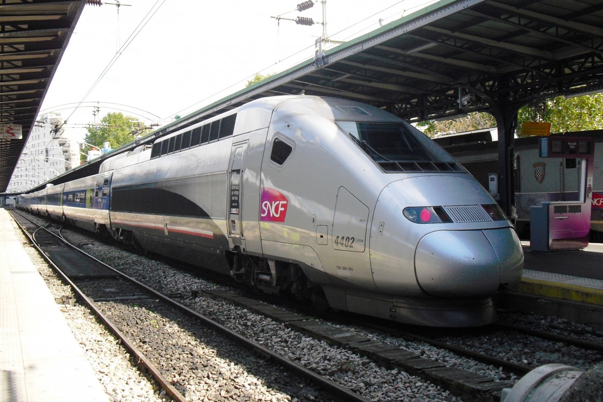 TGV Lyria 4402 steht am 18 September 2010 in Paris Est.