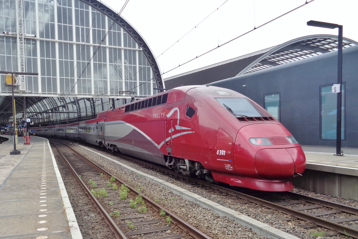 Thalys 4301 steht am 9 Juli 2018 in Amsterdam Centraal.