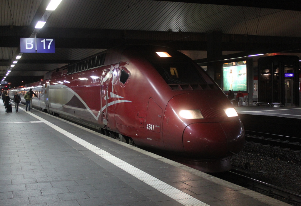 Thalys 4341 als THA 9461 von Paris Nord nach Dortmund am Abend des 23.11.2018 in Düsseldorf Hbf.