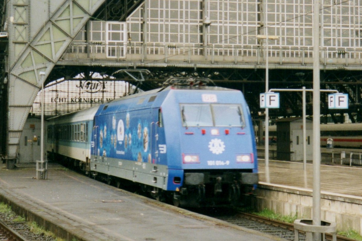 THW 101 014 steht am 21 Mai 2001 in Kln Hbf.