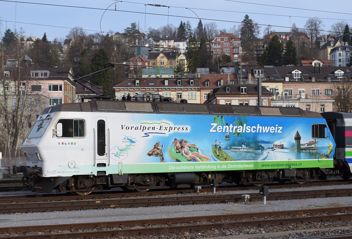 Thyristorlok Re 456 091 in St. Gallen. Februar 2018.