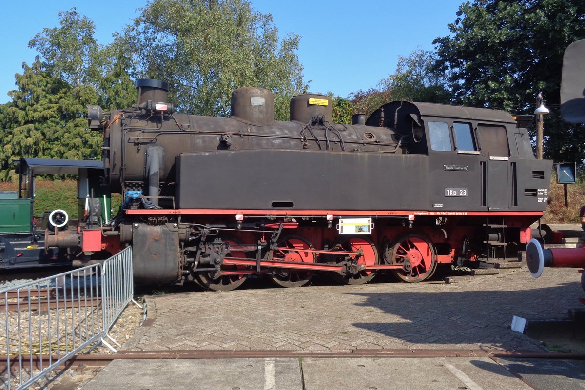 TKp-23 -ein Polnischer dampflok in die Niederlände, bei der VSM in Beekbergen, am 6 September 2015 fotografiert. Jedes 1. volles Wochenende in September gibt es das Terug naar Toen (Zurück ins damals) Dampflokfestival, mit Dampfzüge in Stundentakt.