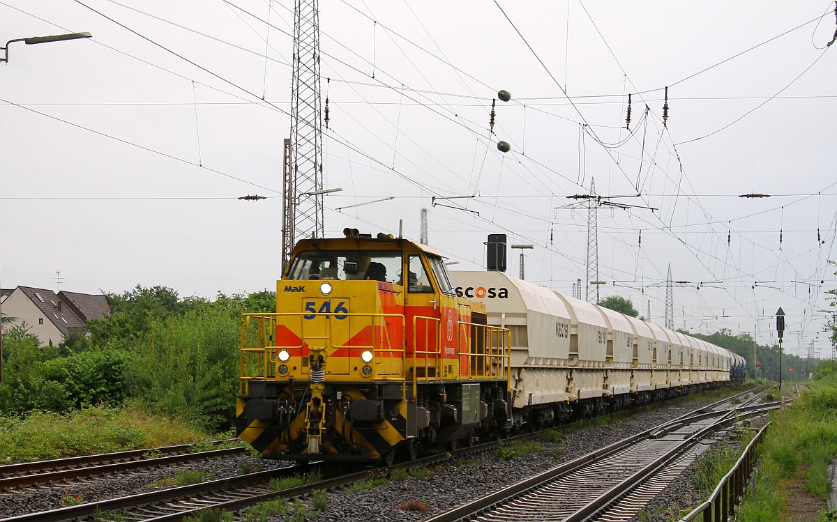 TKSE 545 mit Hochofen- und Stahlwerkskalkzug nach Oberhausen-West DK am alten Stellwerk in Lintorf 08.06.2022