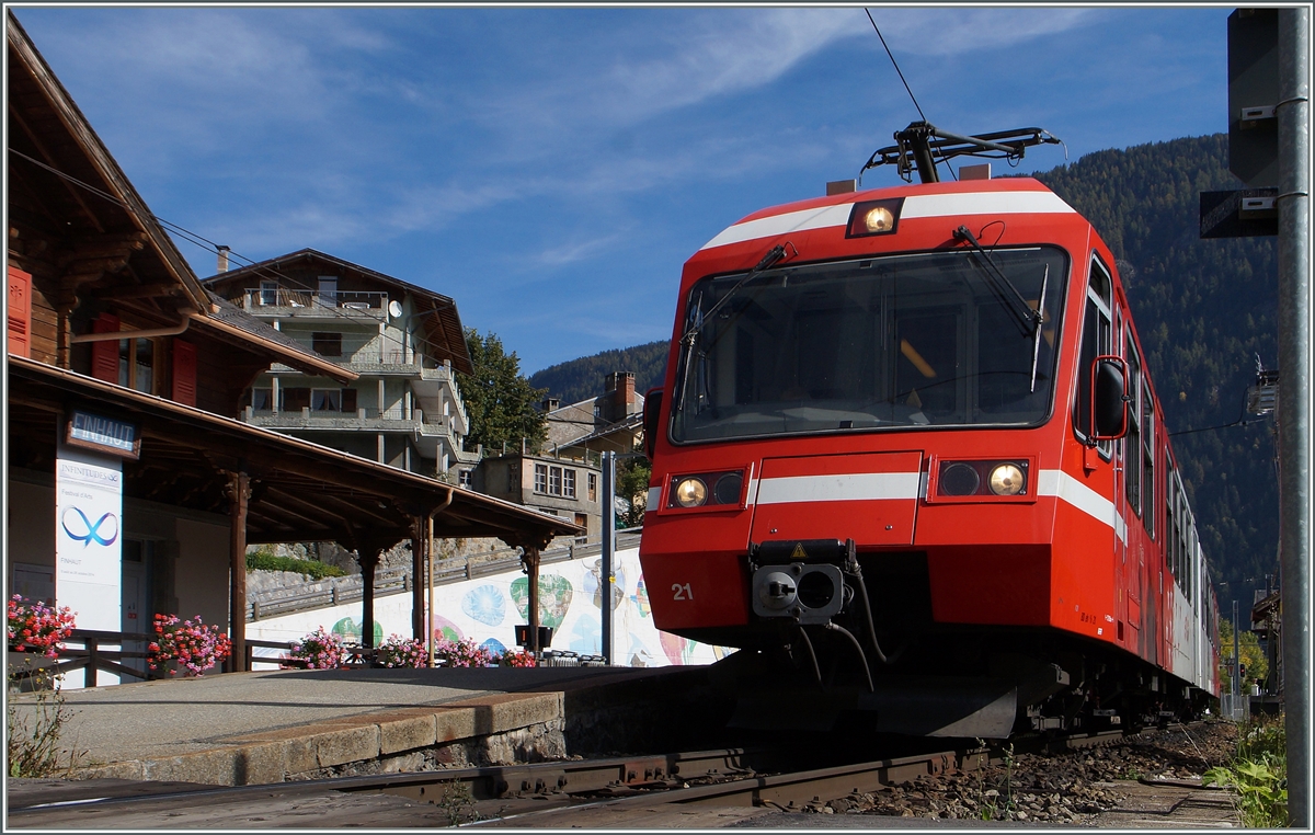 TMR (M-C) BDeh 4/8 21 (SNCF Z800 UIC N 90 85 838 0821-1 CH-TMRSA) in Finhaut. 
03. Oktober 2014