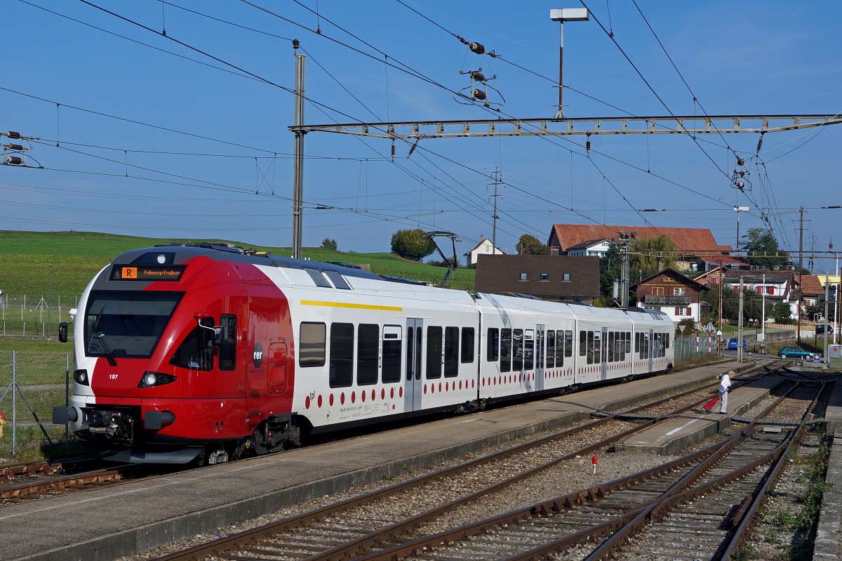 TPF: RABe 527 197 FLIRT in Courtepin am 29. September 2014.
Foto: Walter Ruetsch 