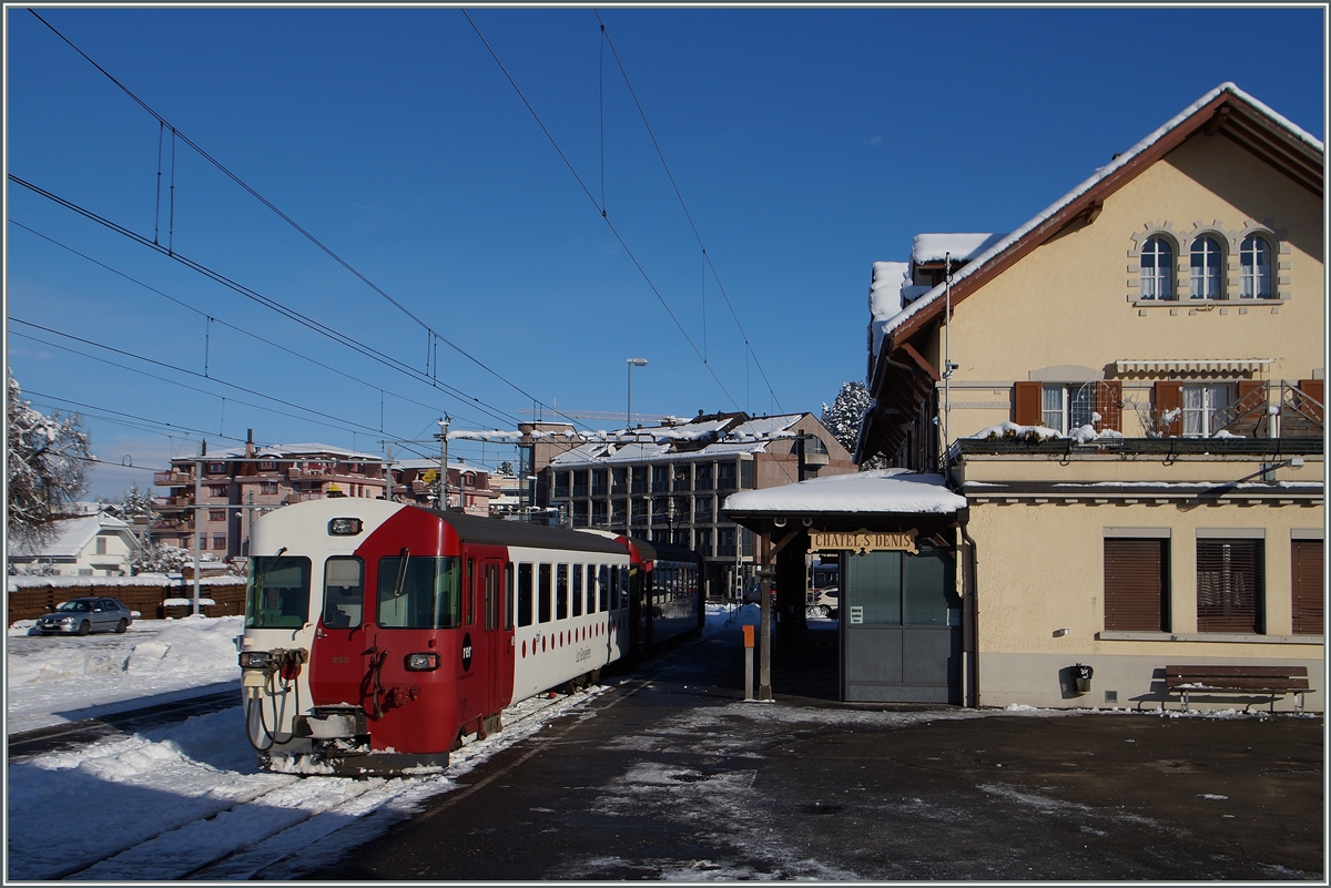 TPF Regionalzug nach Palzieux im Bahnhof von Chtel St-Denis.
21. Jan 2015