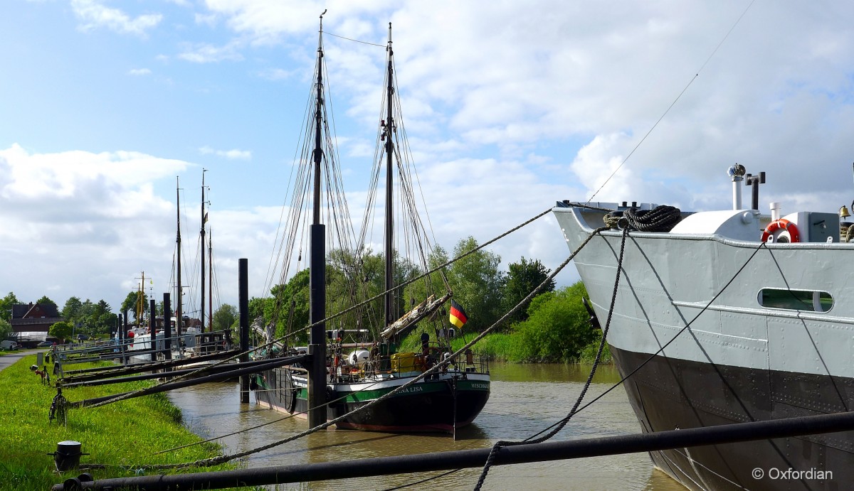 Traditionssegler im Museumshafen von Wischhafen.