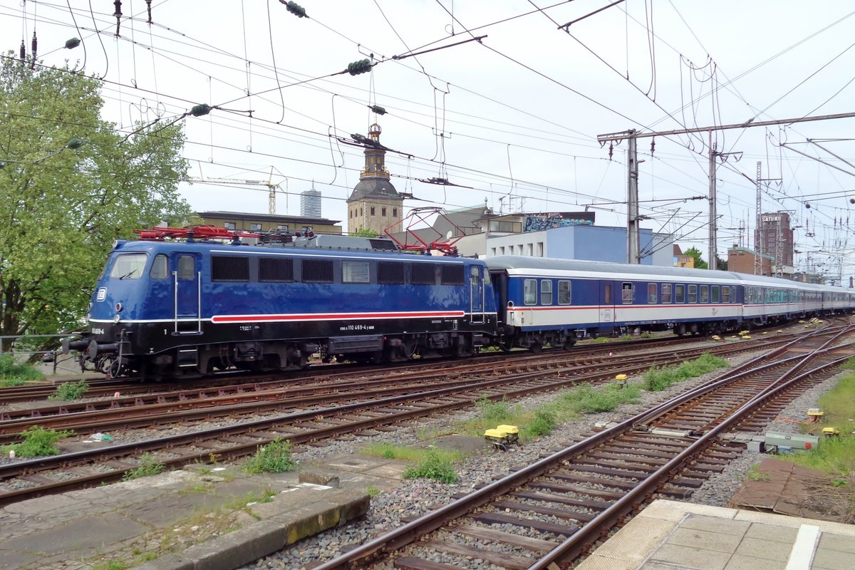 TRI 110 469 treft am 27 April 2018 in Kln Hbf ein. 