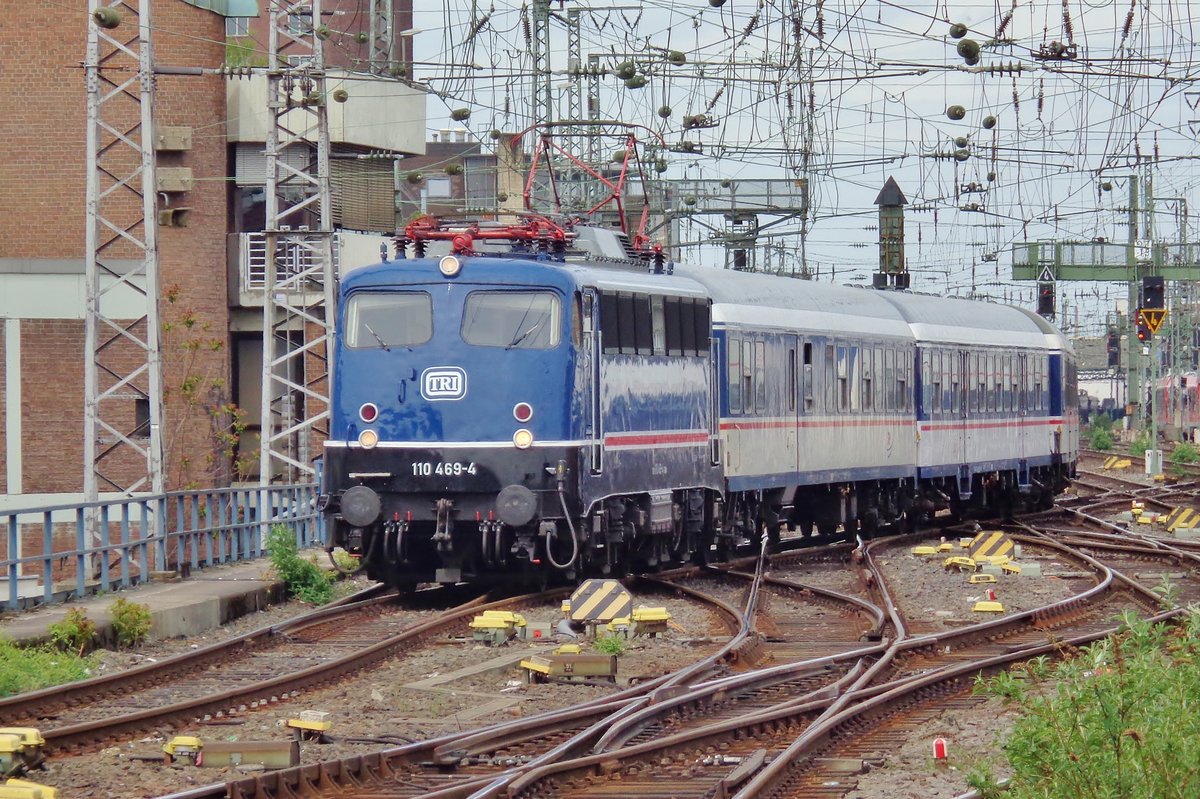 TRI 110 469 treft am 27 April 2018 in Kln Hbf ein. 