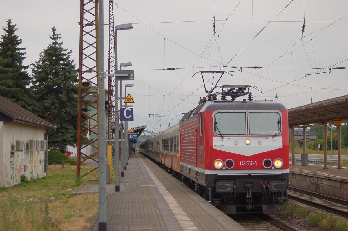 TRI 143 567-6 mit dem  Th�ringen-Warnem�nde-Express Neptun  von Eisenach nach Warnem�nde, am 12.07.2025 in Naumburg (S) Hbf. (Foto: Harry B�hring)