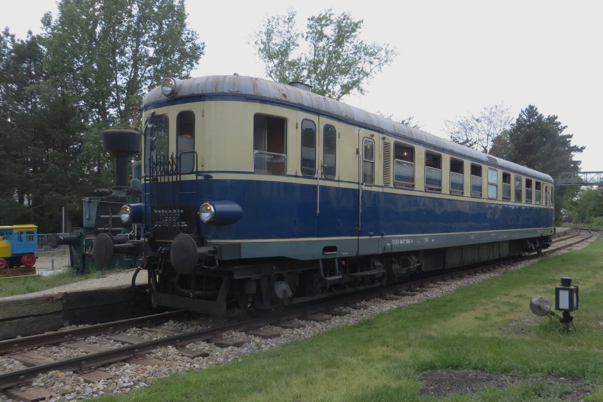 Triebwagen 5042.14 steht am 21 Mai 2023 an das Bahnsteiglein ins Heizhaus Strasshof.