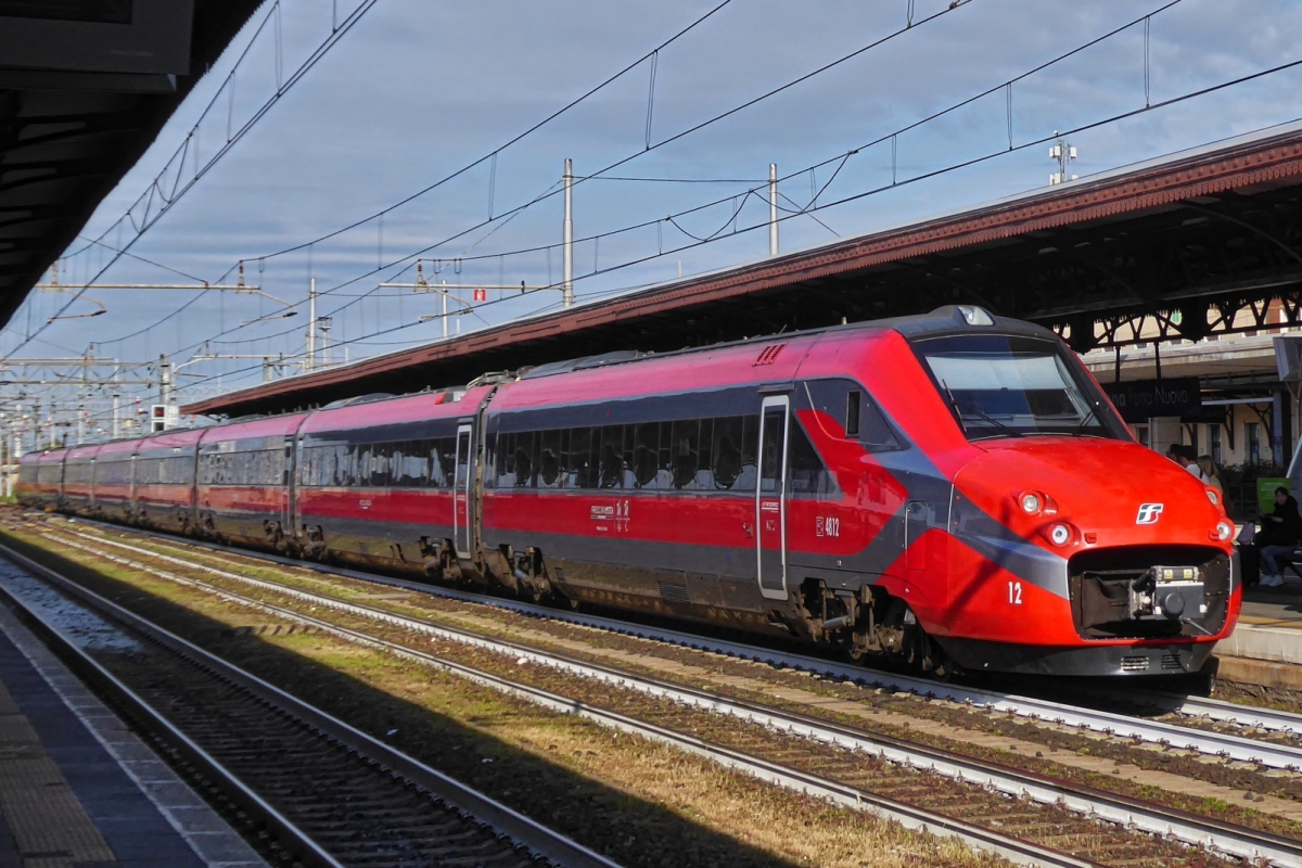 Triebzug ETR 700, 4812, hlt im Bahnhof von Verona Porta Nuova. 05.05.2025