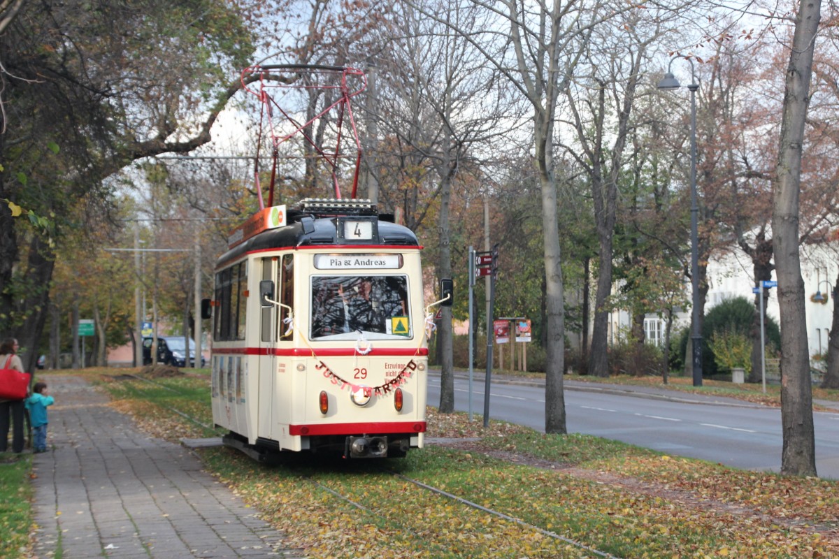 Tw 29 am 26.10.2013 auf einer Hochzeitssonderfahrt am Marientor. (Foto: M. Enke)