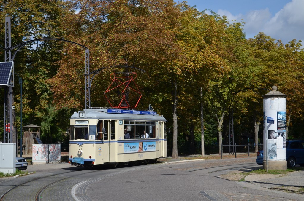 Tw 37 als Linie 4 zur Vogelwiese, am 19.08.2014 in der Poststra�e. (Foto: Traugott Wembske)