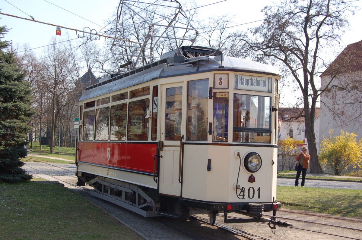 Tw 401 am 25.03.2007, dem Tag der Wiedereröffnung der Ringbahn, vor dem Depot. (Foto: dampflok015)