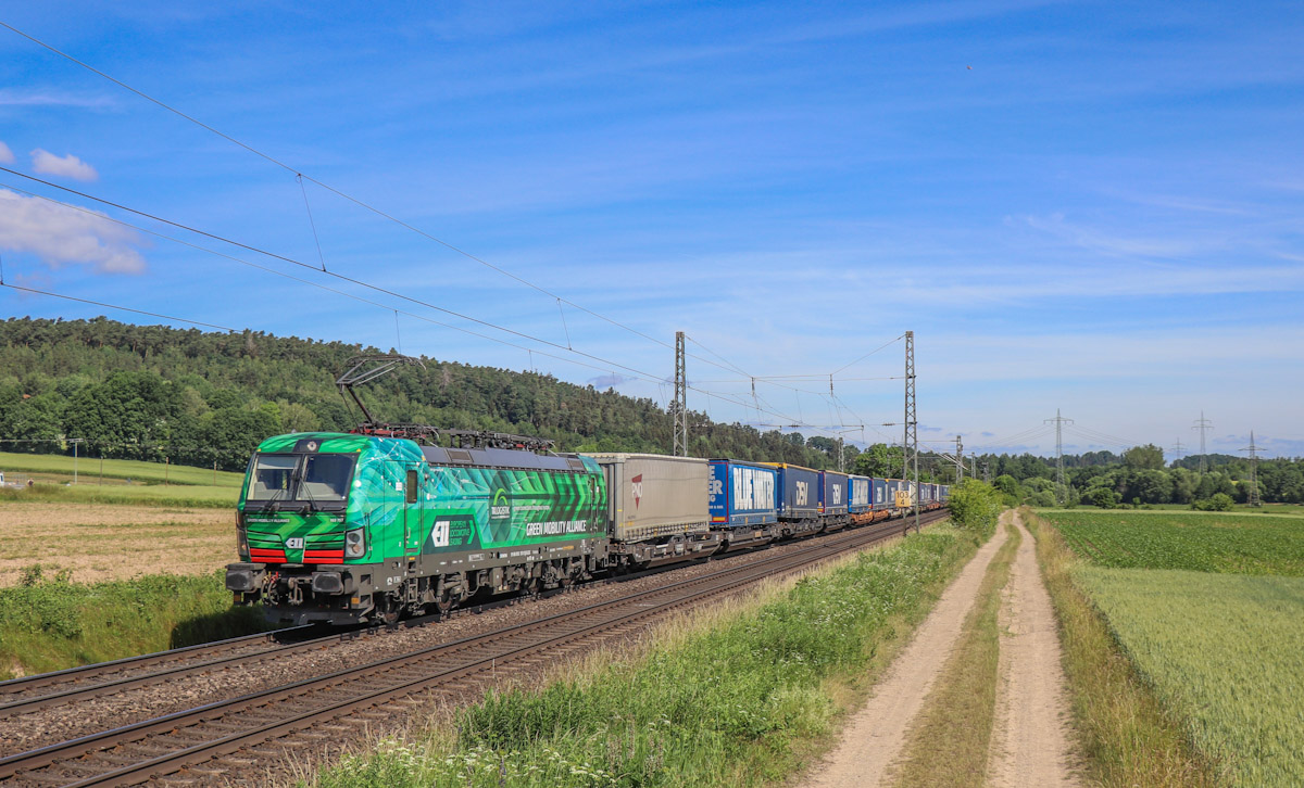 TXL 193 757 mit KLV am 14.06.2022 in Kerzell