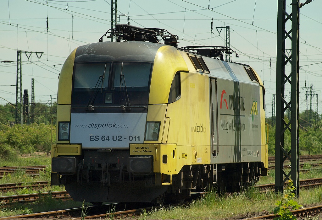 TXL/ARS 182 511-6/ES64U2-011 steht abgestellt im alten Gbf HH-Harburg. 01.06.2011