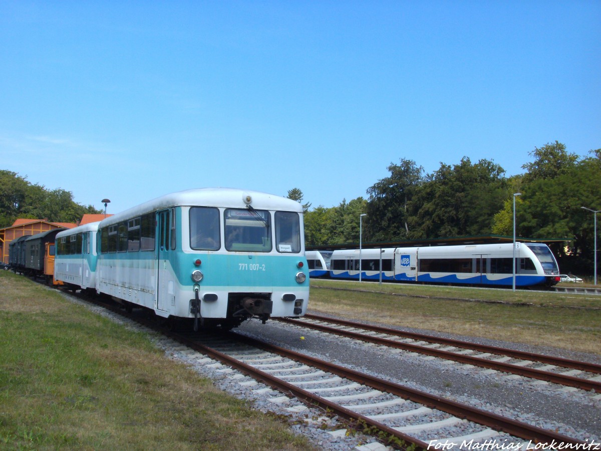 UBB 771 007-2 abgestellt und GTW 2/6 mit ziel Zssow im Bahnhof seebad Heringsdorf am 25.7.14