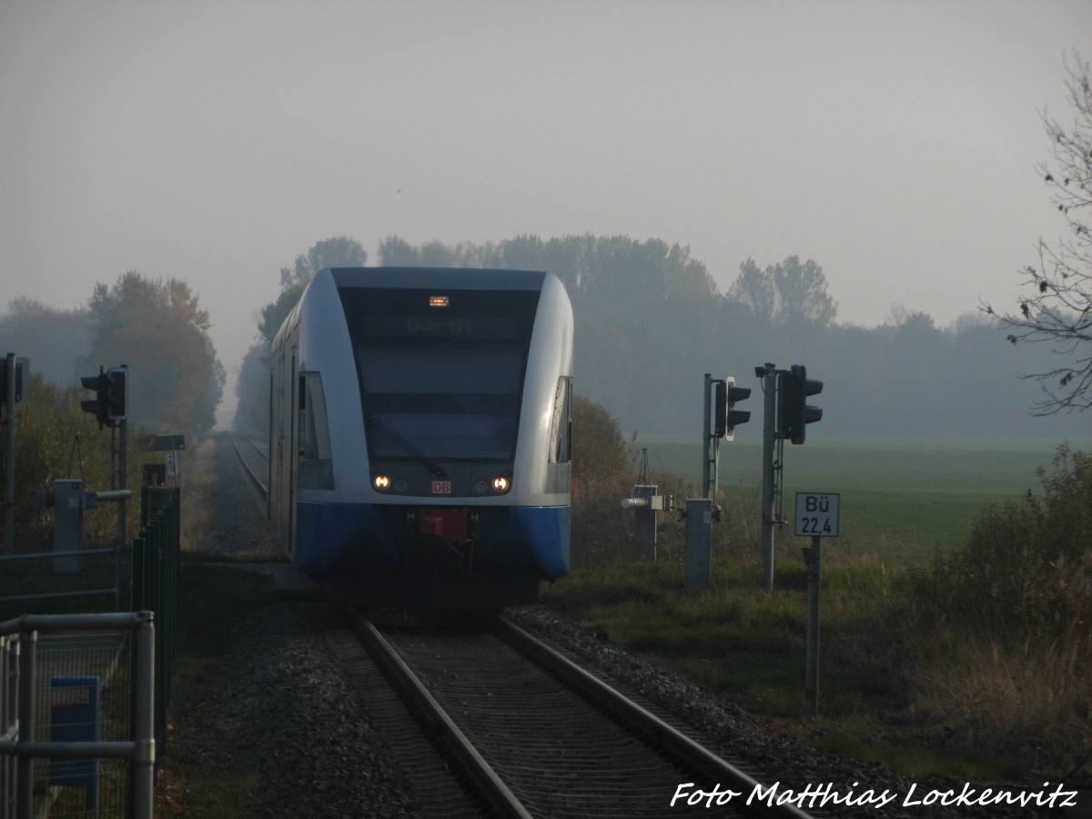 UBB GTW 2/6 kurz vor dem Bedarfshaltepunkt Saatel am 31.10.15