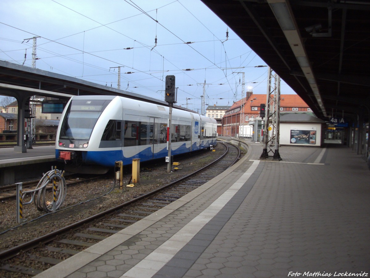 UBB GTW 2/6 mit ziel Barth bei der Ausafhrt aus Stralsund Hbf am 6.1.14