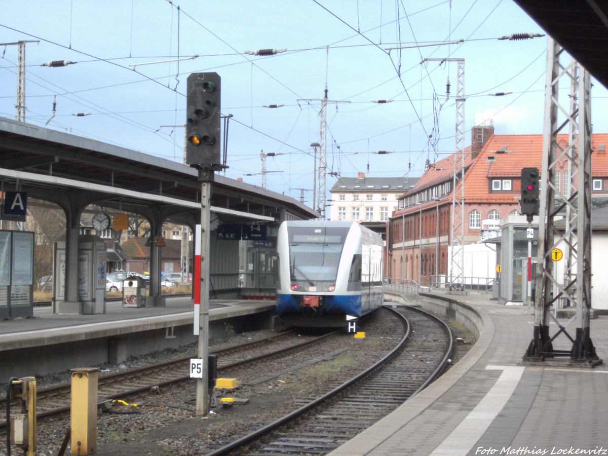 UBB GTW 2/6 mit ziel Barth bei der Ausafhrt aus Stralsund Hbf am 6.1.14