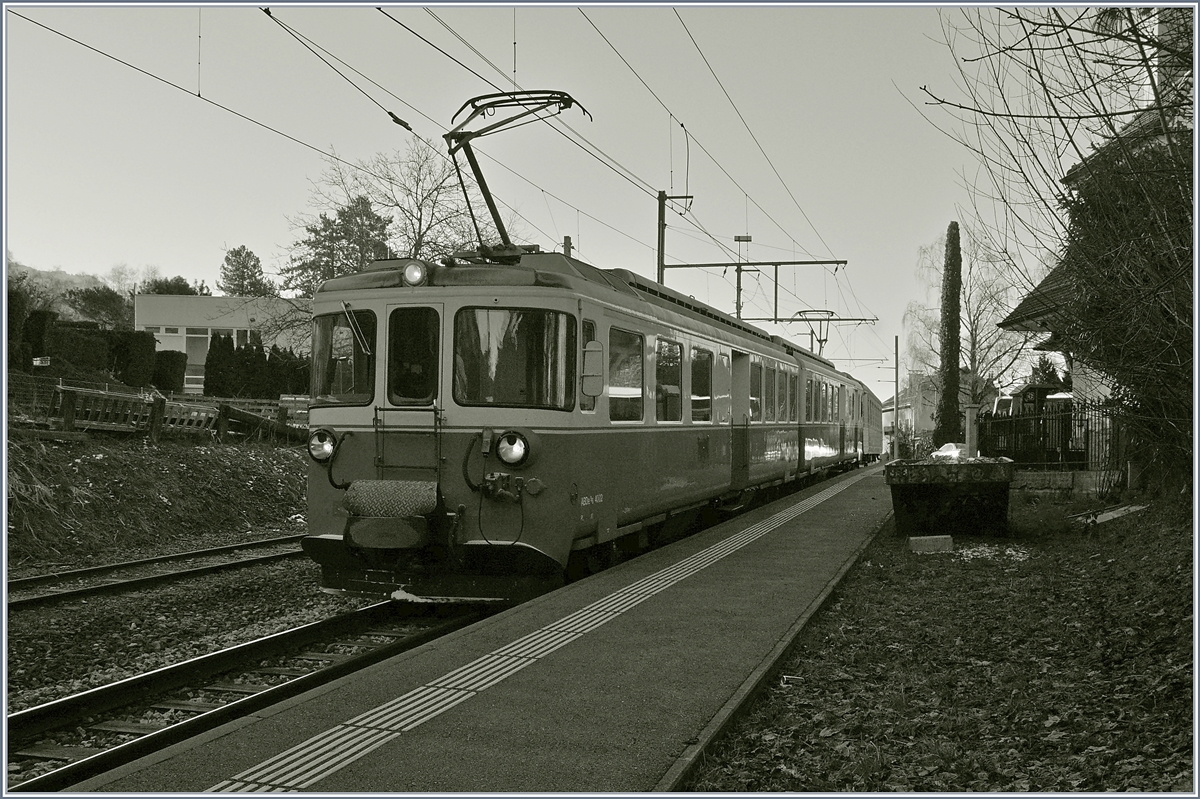 Überraschend (und ungeschickt im Licht) fuhr mir der MOB ABDe 8/8 4002 VAUD in Fontanivent vor die rasch ausgepacke Kamera.
Der Triebwagen fuhr mit ene AB die Leistung des Regionalzuges 2209 von Zweisimmen nach Montreux.
13. Feb. 2018