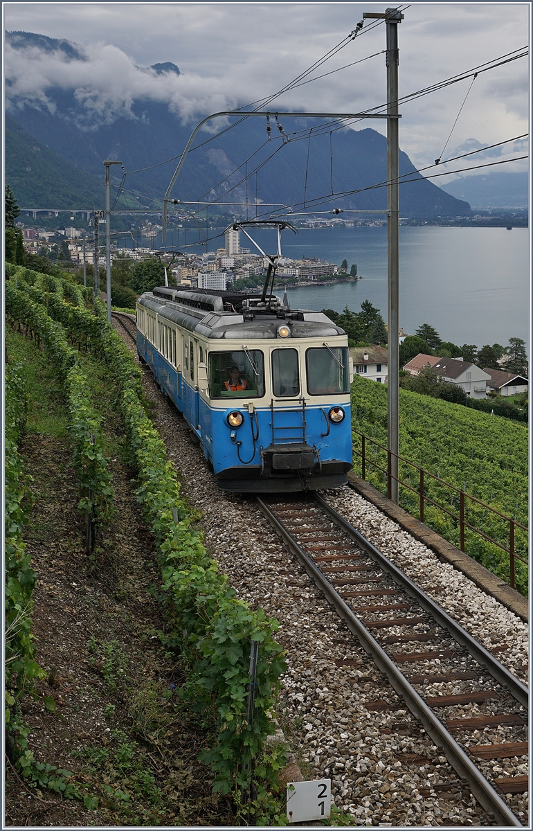 Überraschung! Auch NACH dem Fête des Vignerons ist der MOB ABDe 8/8 noch im Planverkehr anzutreffen. Der ABDe 8/8 4002 VAUD als Leermaterialzug auf dem Weg nach Chernex (um dann als Regionalzug 2327 nach Montreux zurück zu fahren) kurz vor Châtelard VD. 

19. August 2019