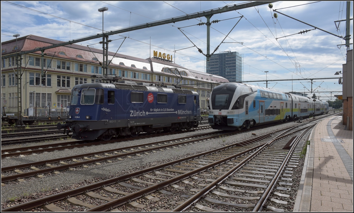 Überraschung in Singen. Es wird offensichtlich Ernst mit den Westbahn-Kiss auf der Gäubahn. 93 85 4110 012-0 CH-DB in Singen. August 2020.