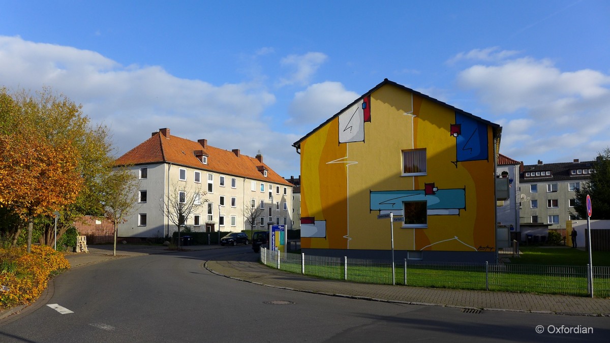 Uelzen - farbenfroher Wohnblock in der Karlstraße.