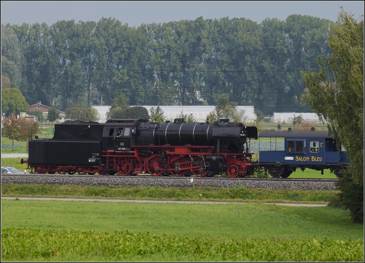 Uferdampffahrten mit Aushilfskraft 23 058.

Hier ein genauer Blick auf die 23 von Eurovapor. Tägerwilen, September 2021.