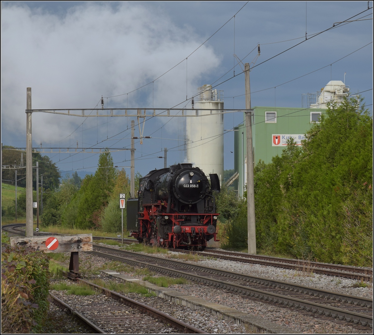 Uferdampffahrten mit Aushilfskraft 23 058.

Umsetzen für die Rückfahrt in Tägerwilen, September 2021.