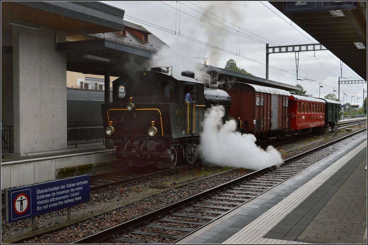 Uferdampffahrten mit der MThB 3. 

Ec 3/5 der historischen Mittelthurgaubahn fhrt in Kreuzlingen mit dem Mostindienexpress ab. Juni 2014.