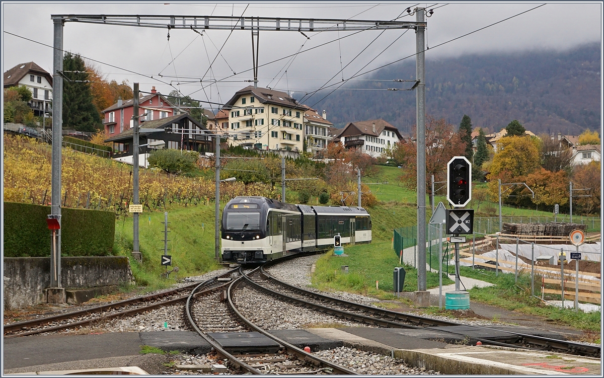 Und so sah es vor dem Umbau, vor gut einem Jahr aus: der ABeh 2/6 7507 erreicht als Regionalzug nach Vevey St-Légier Gare.
11. Nov. 2017