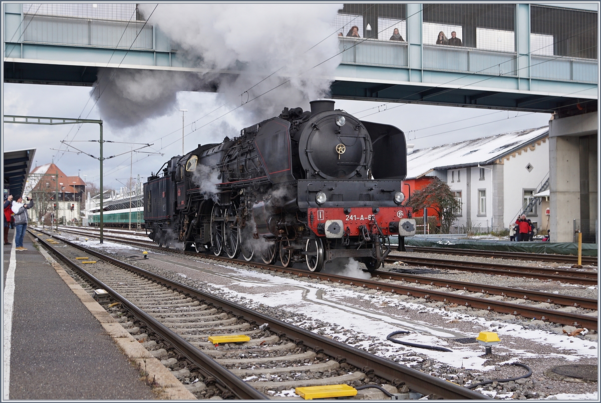 Und weiter geht die (Rangier)-Fahrt der SNCF 241-A-65.
9. Dez. 2017