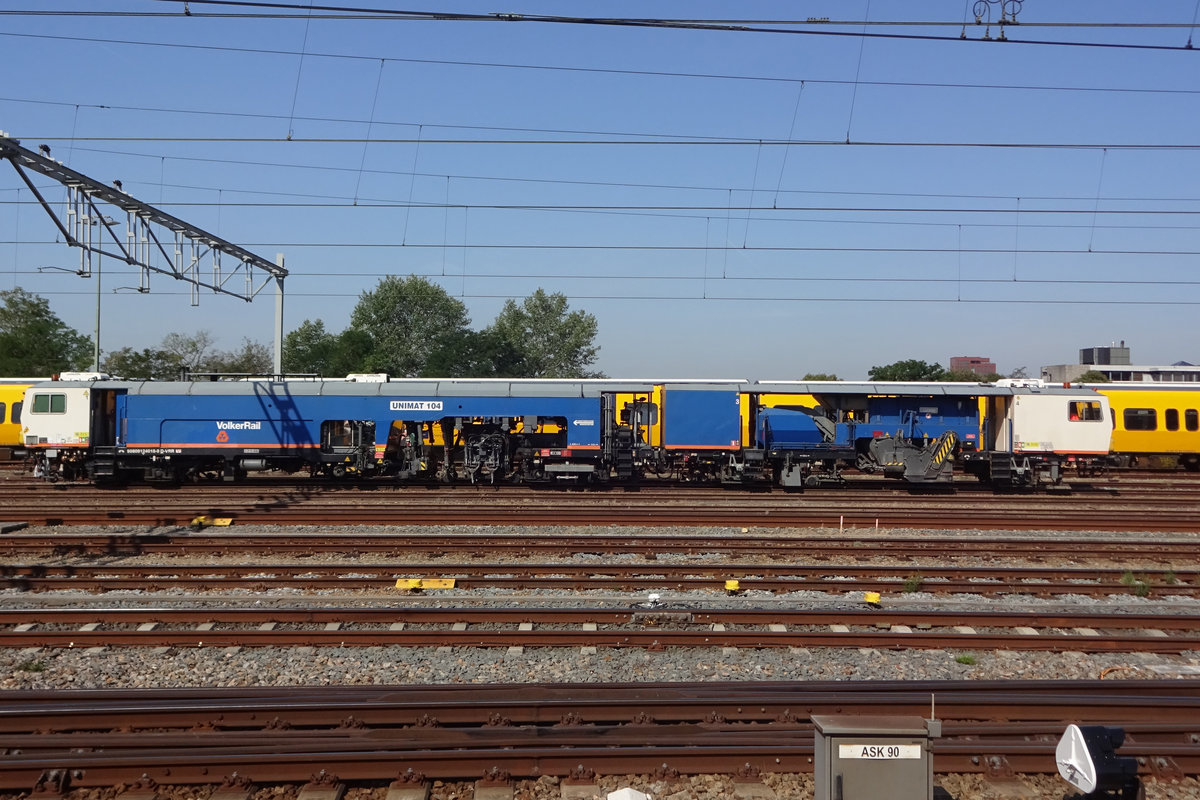 UniMat 104 von Volker Rail steht am 22 Augustus 2019 in Nijmegen abgestellt.