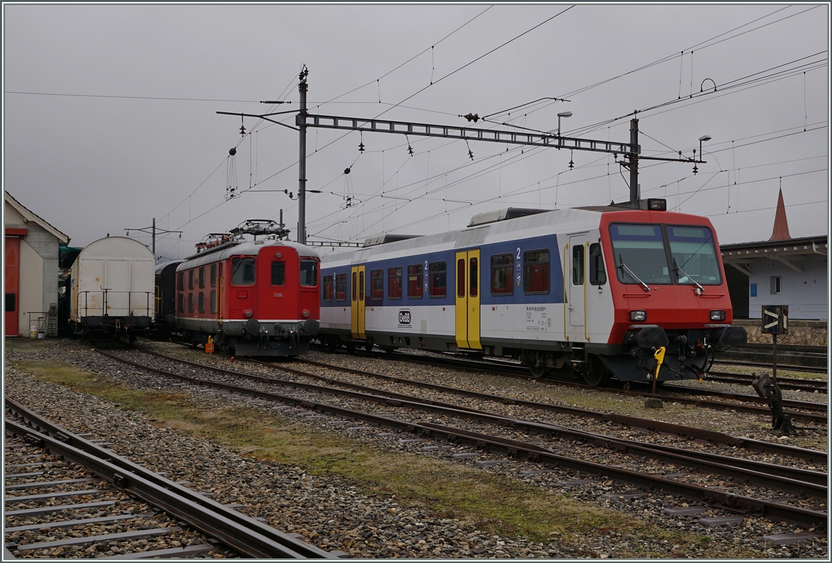  Ur -NPZ und Re 4/4 I 10016 heute der OeBB gehörend in Balsthal. 
5. März 2016
