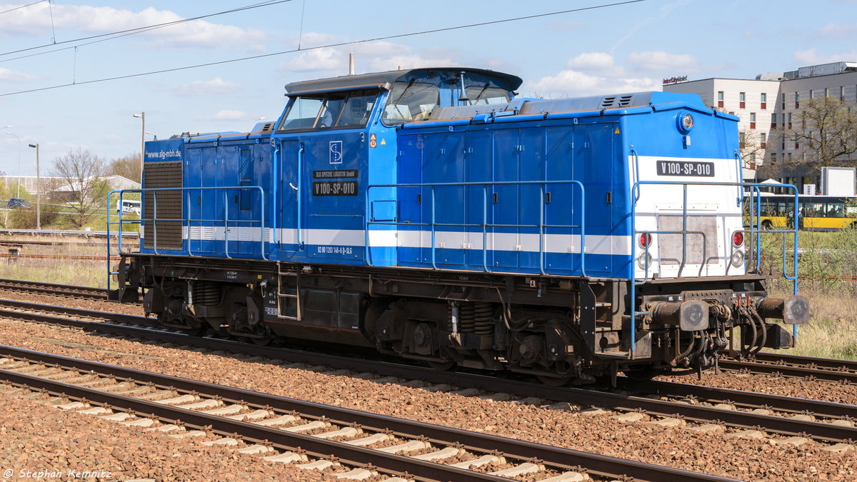 V 100-SP-010 (203 146-6-8) SLG - Spitzke Logistik GmbH kam solo durch Berlin-Schnefeld Flughafen und fuhr weiter in Richtung Grnauer Kreuz. 22.04.2016