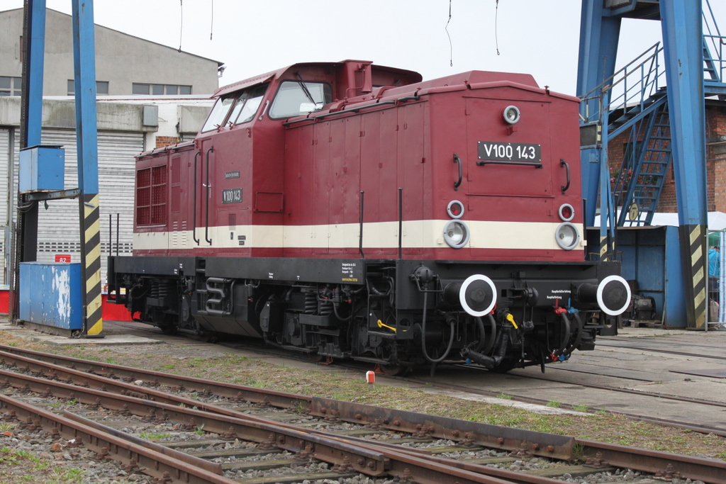 V100 143 vom Mecklenburgischen Eisenbahn-und Technikmuseum stand zu den Schweriner Modellbahn-Tagen drauen zur besichtigung.01.10.2016