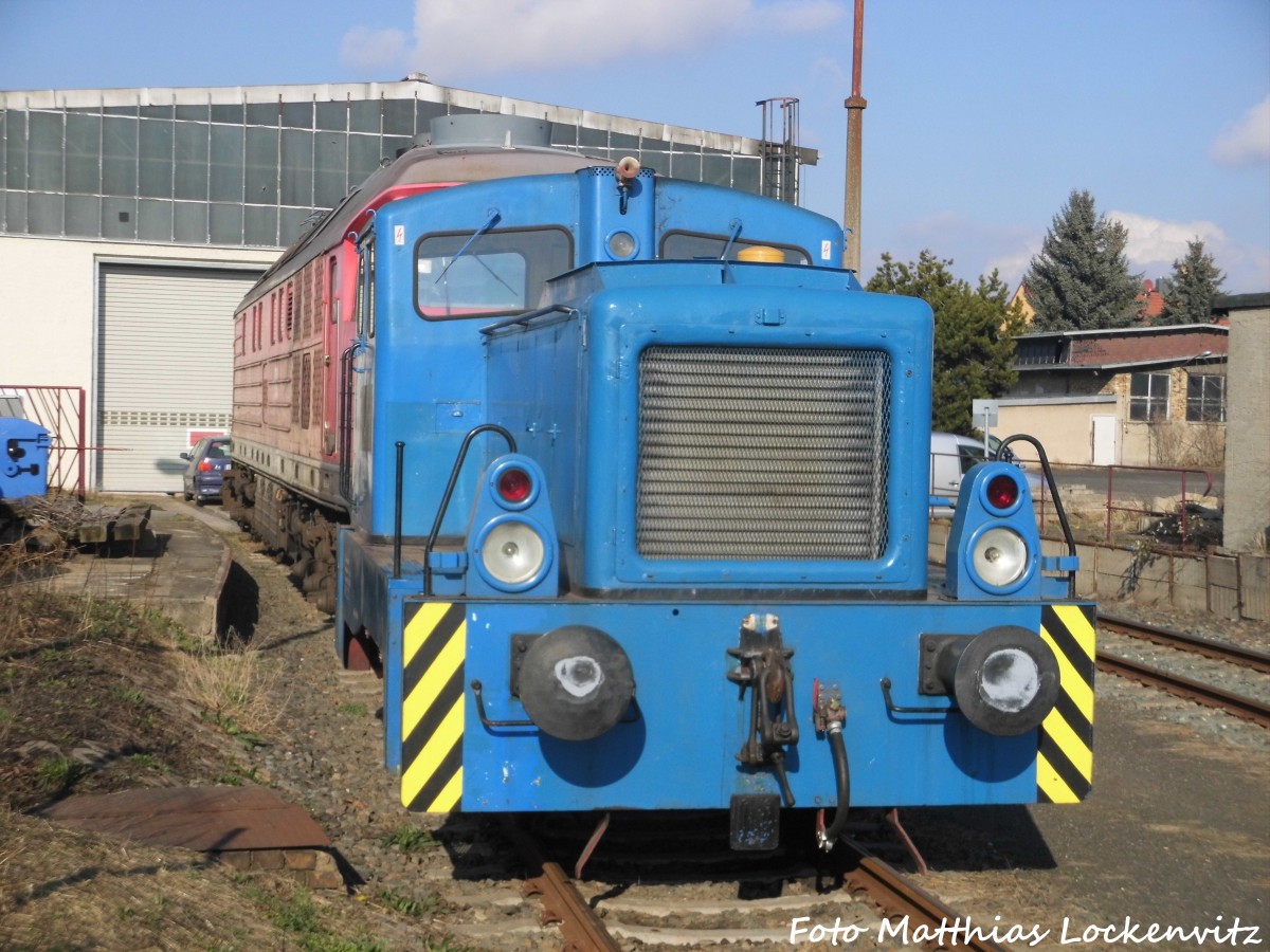 V15 der LEG und 232 701 vor der LEG Werkstatt in Delitzsch am 12.2.16