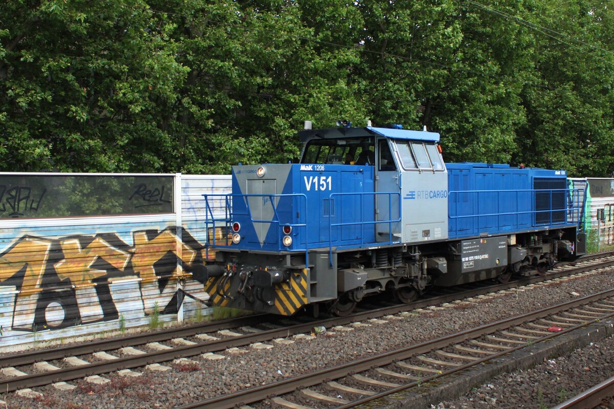 V151 'JOSY' der RTB durchfahrt am 21 Juni 2024 solo Köln Süd.