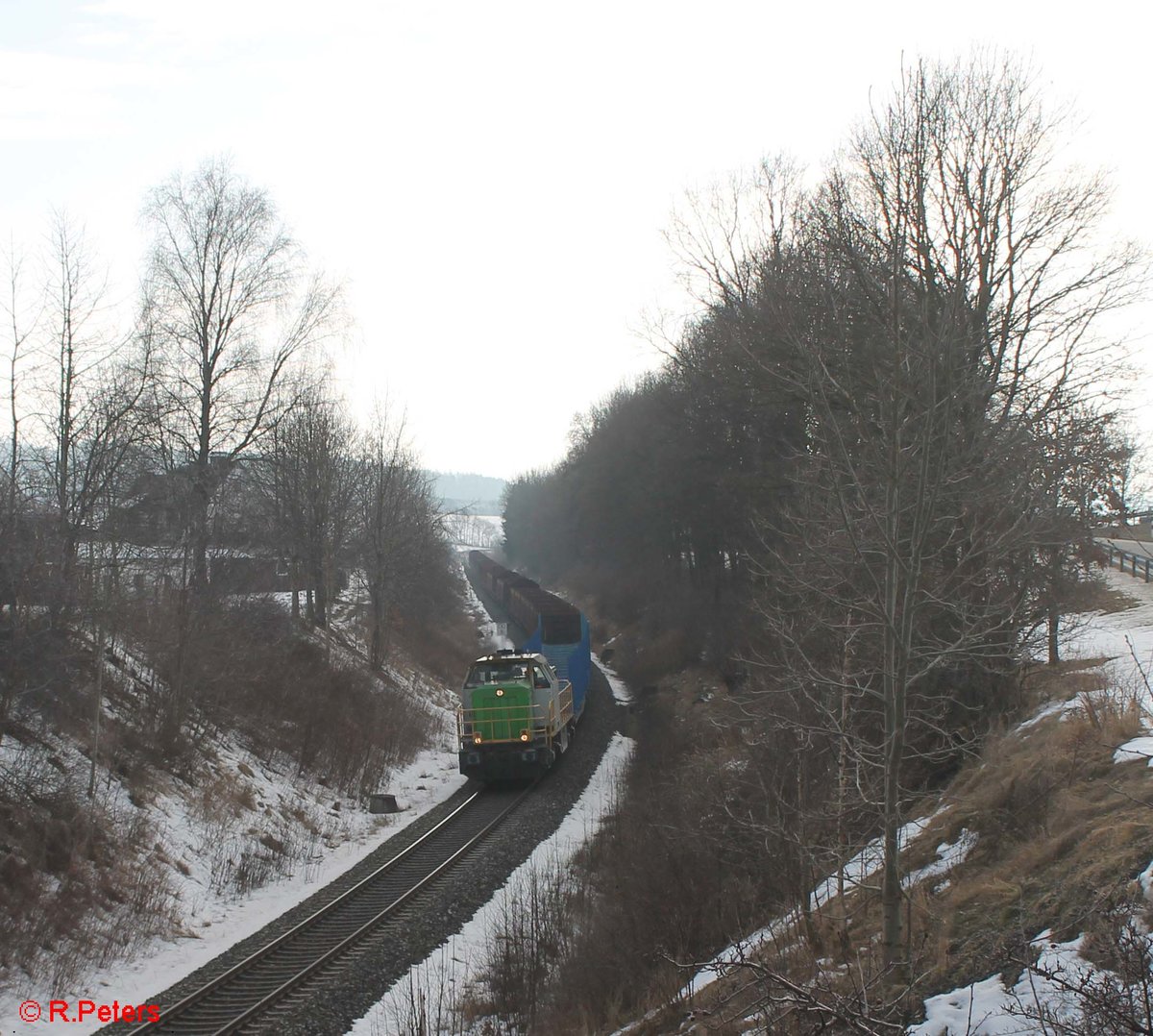 V1700.03 alias 277 004-8 mit dem Leer Holzzug Wiesau - Cheb bei Seußen. 16.02.17