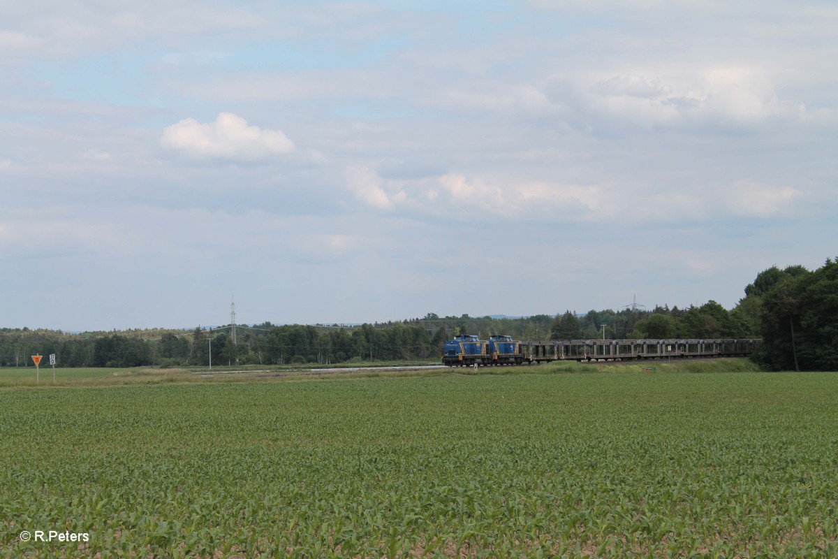 V1702 und V1701 (ex MWB) ziehen ,leer Autozug BLG,ein Furth im Wald Umleiter nach Cheb bei Oberteich. 16.06.15